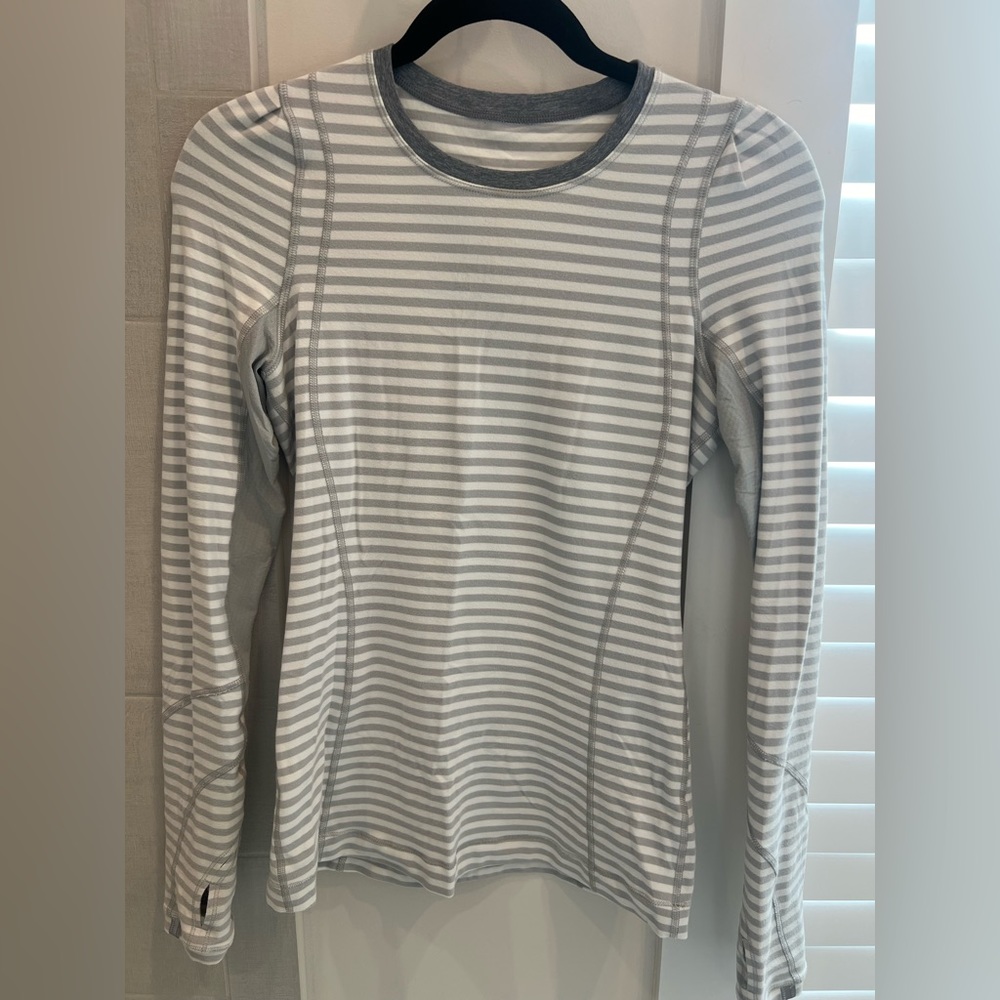 Lululemon Grey and White Stripe Puff Sleeve Crew Neck - Size 4